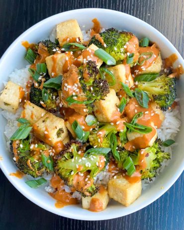 spicy peanut tofu bowls with broccoli